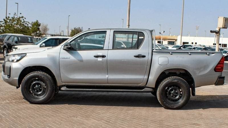 2024 Toyota Hilux DLX thumbnail 7