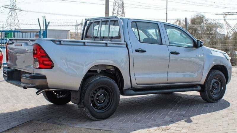 2024 Toyota Hilux DLX thumbnail 6