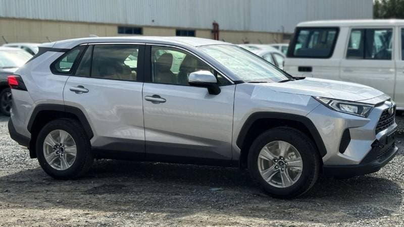 2024 Toyota RAV4 LE thumbnail 3