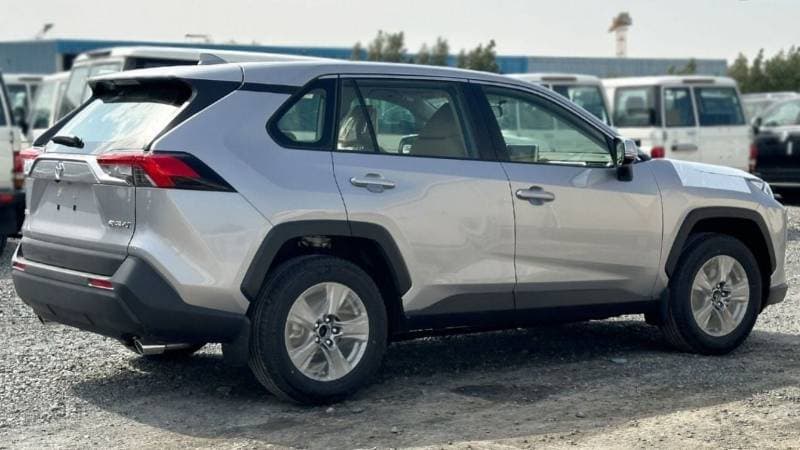 2024 Toyota RAV4 LE thumbnail 4