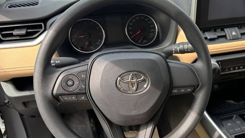 2024 Toyota RAV4 LE thumbnail 8