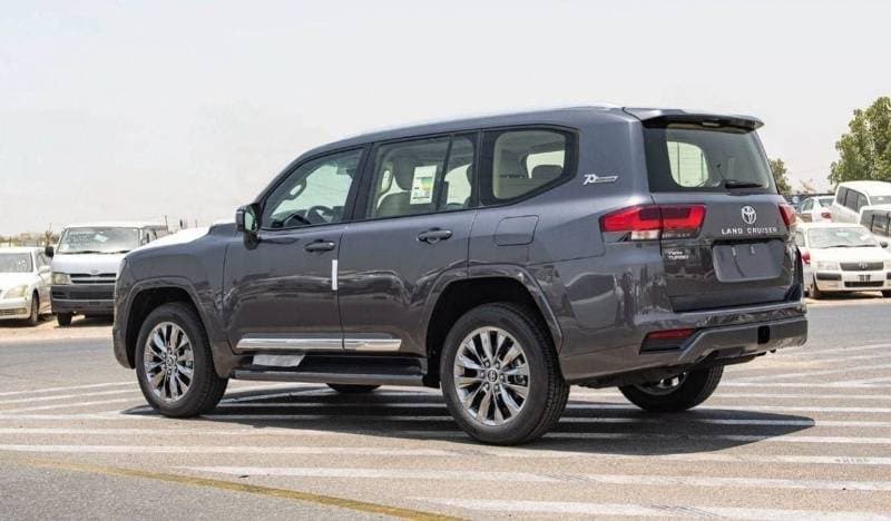2024 Toyota Land Cruiser GXR thumbnail 4