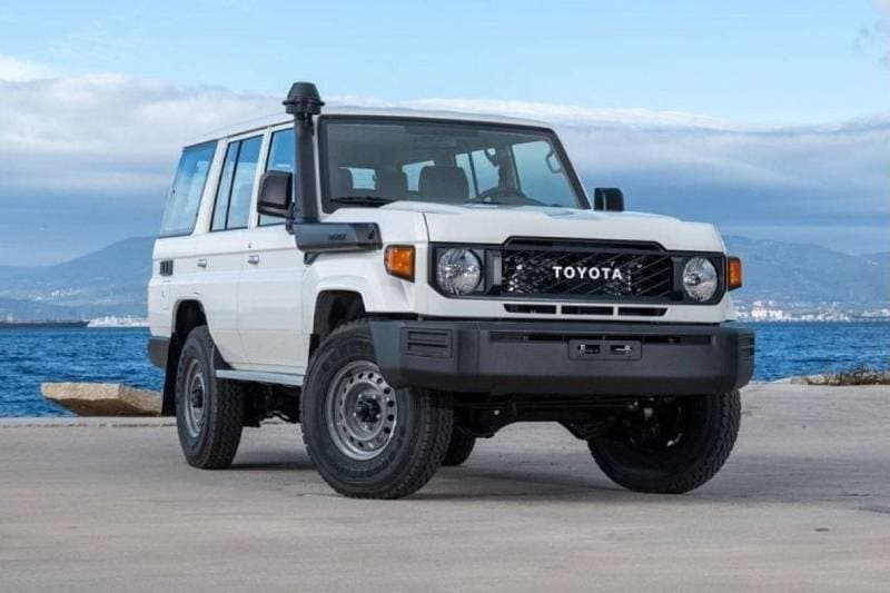 2024 Toyota Land Cruiser 70 LC76 DX thumbnail 3