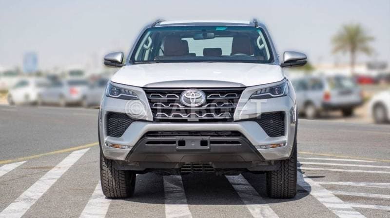2024 Toyota Fortuner EXR thumbnail 4