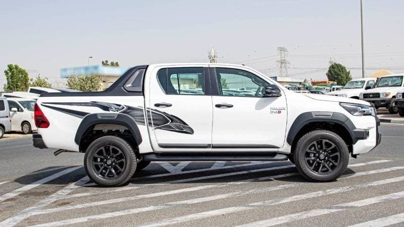 2024 Toyota Hilux ADVENTURE thumbnail 6
