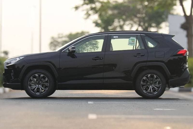2023 Toyota RAV4 XLE thumbnail 3