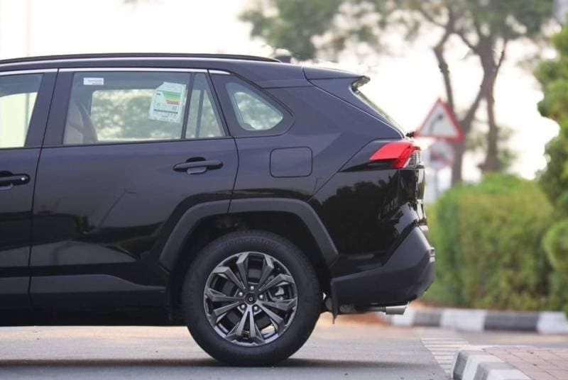 2023 Toyota RAV4 XLE thumbnail 5