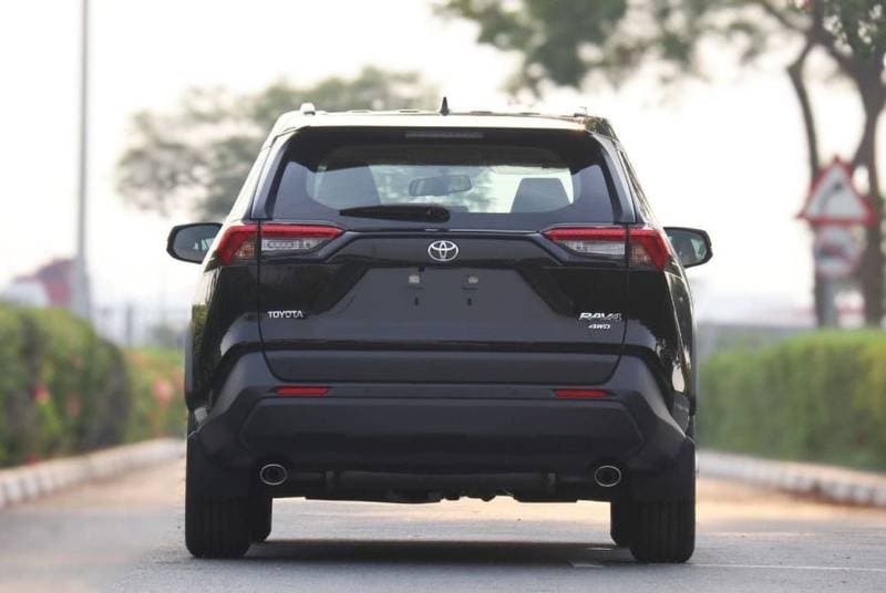2023 Toyota RAV4 XLE thumbnail 6