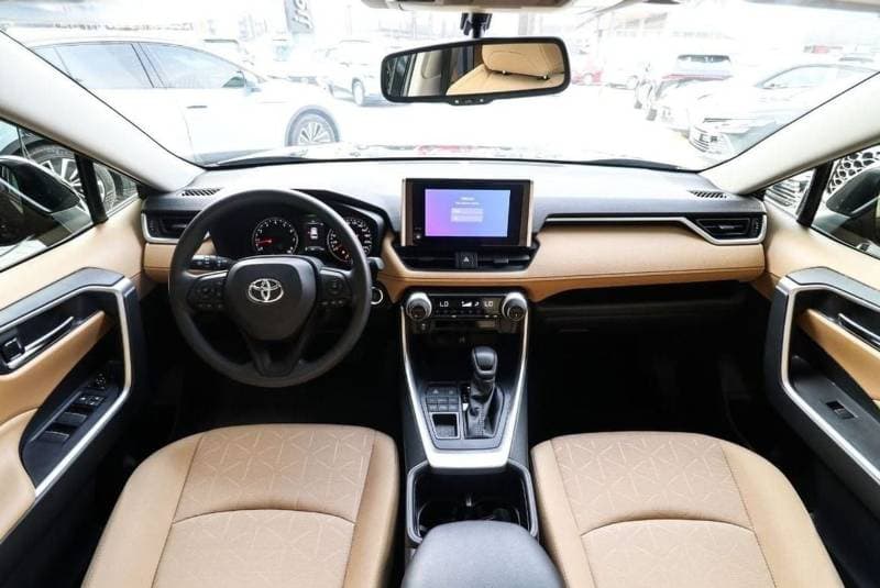 2023 Toyota RAV4 XLE thumbnail 7