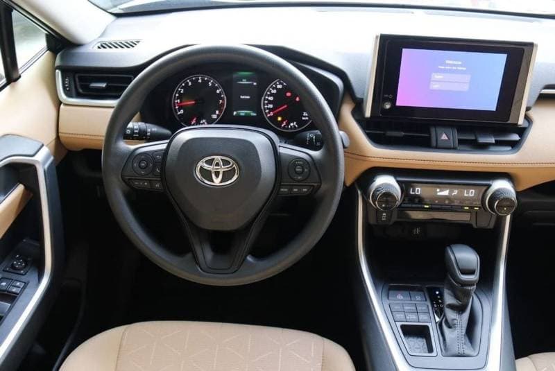 2023 Toyota RAV4 XLE thumbnail 8
