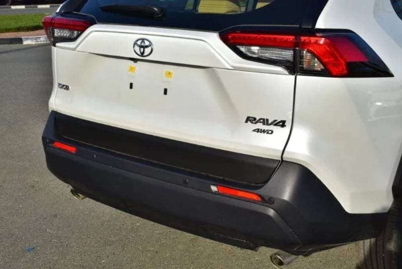 2023 Toyota RAV4 LE thumbnail 4
