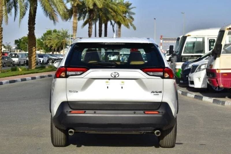 2023 Toyota RAV4 LE thumbnail 5