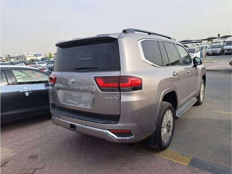 2025 Toyota Land Cruiser VXR thumbnail 4
