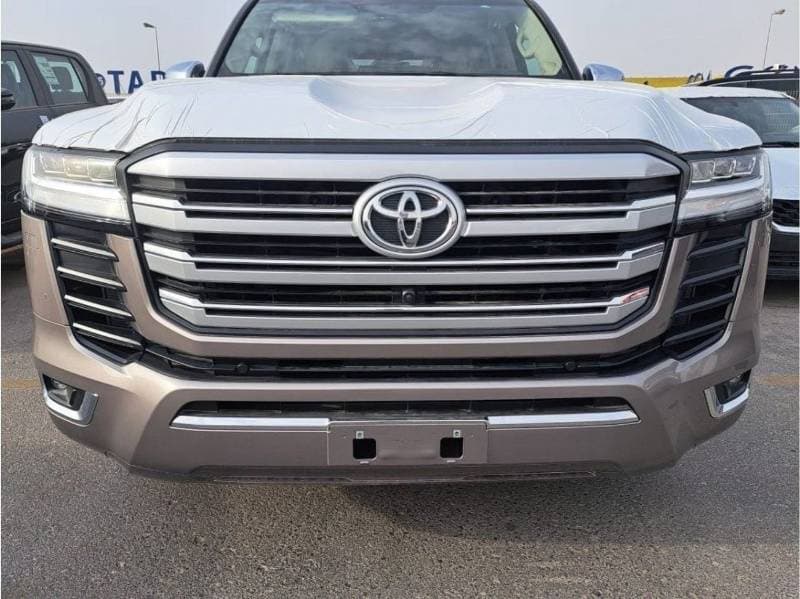 2025 Toyota Land Cruiser VXR thumbnail 3
