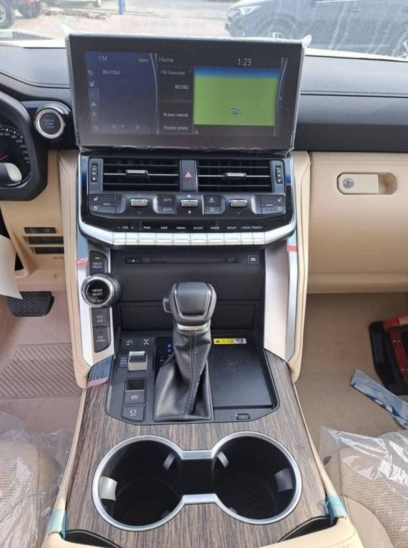 2025 Toyota Land Cruiser VXR thumbnail 7
