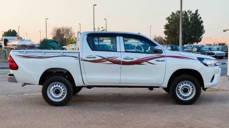 2024 Toyota Hilux GL thumbnail 4