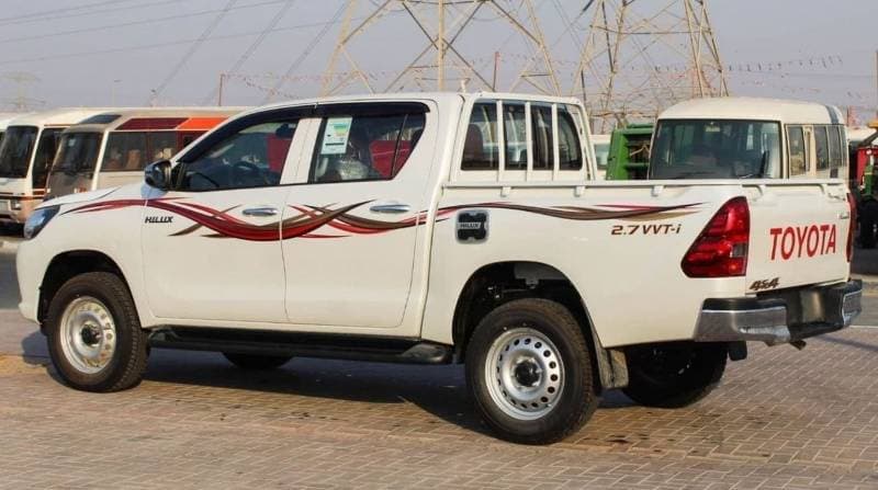 2024 Toyota Hilux GL thumbnail 8