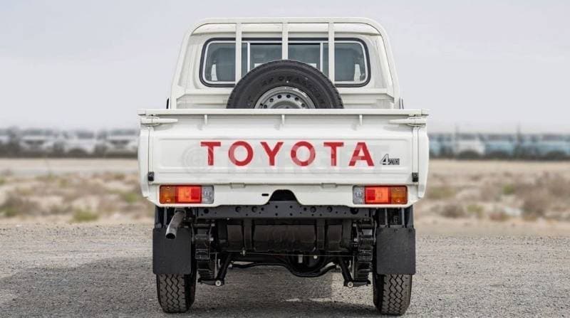 2024 Toyota Land Cruiser Pick Up thumbnail 4