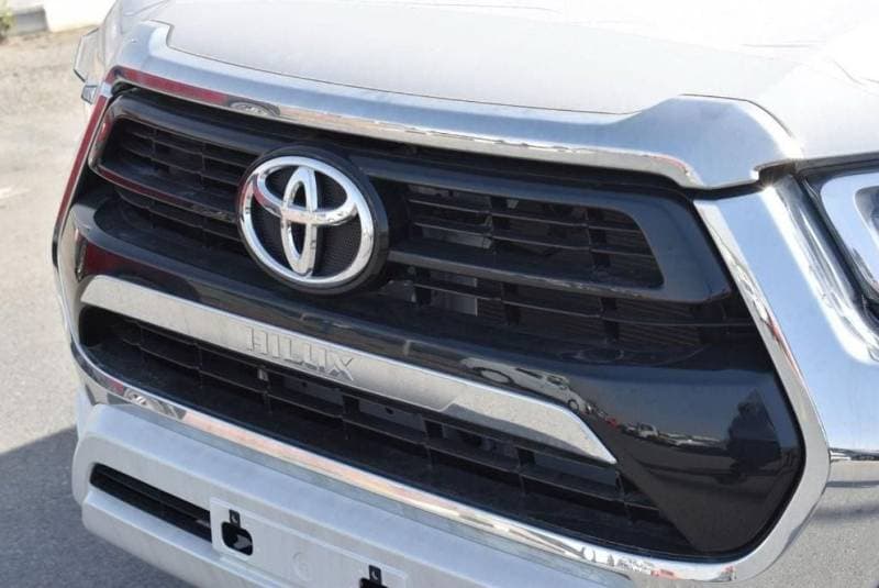 2023 Toyota Hilux SGLX thumbnail 4