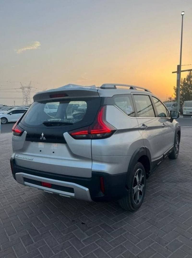 2023 Mitsubishi Xpander CROSS PREMIUM thumbnail 4
