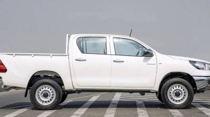2024 Toyota Hilux DLX thumbnail 6