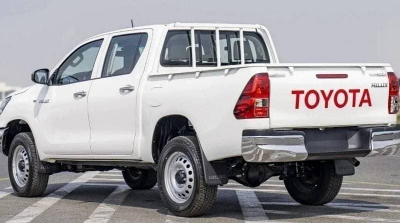 2024 Toyota Hilux DLX thumbnail 8