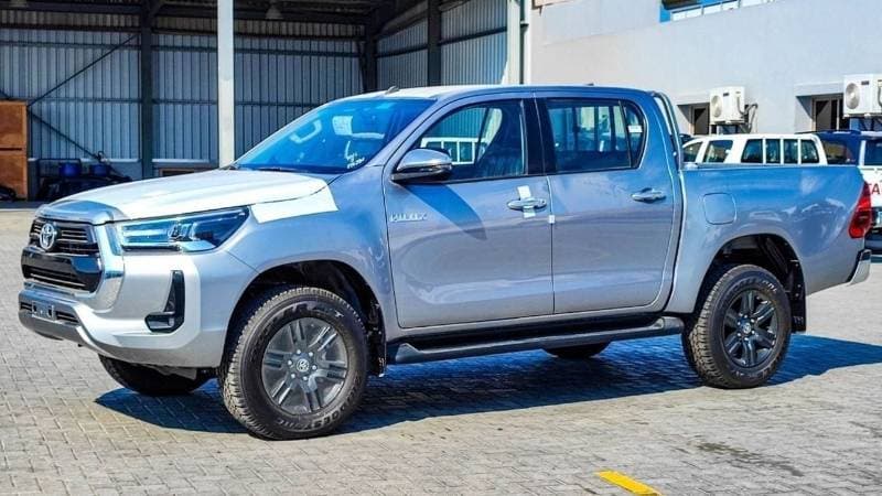 2024 Toyota Hilux SGLX thumbnail 3