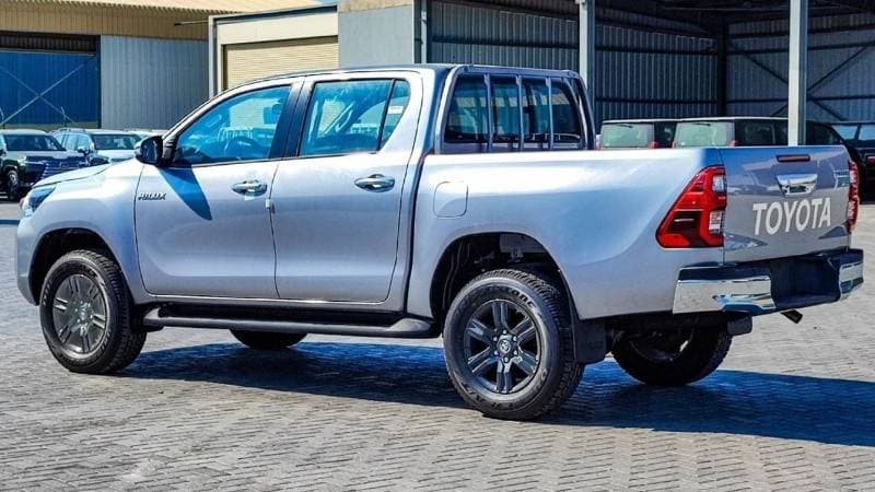 2024 Toyota Hilux SGLX thumbnail 4