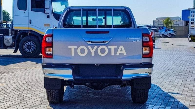 2024 Toyota Hilux SGLX thumbnail 5
