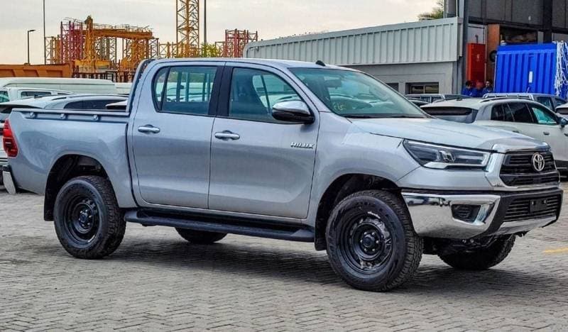 2024 Toyota Hilux SGLX thumbnail 3