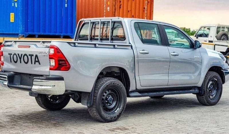 2024 Toyota Hilux SGLX thumbnail 4
