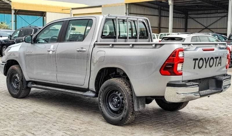 2024 Toyota Hilux SGLX thumbnail 6