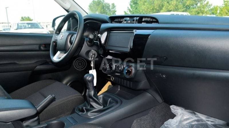 2024 Toyota Hilux GL thumbnail 8