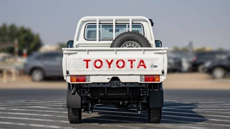 2024 Toyota Land Cruiser Pick Up thumbnail 3