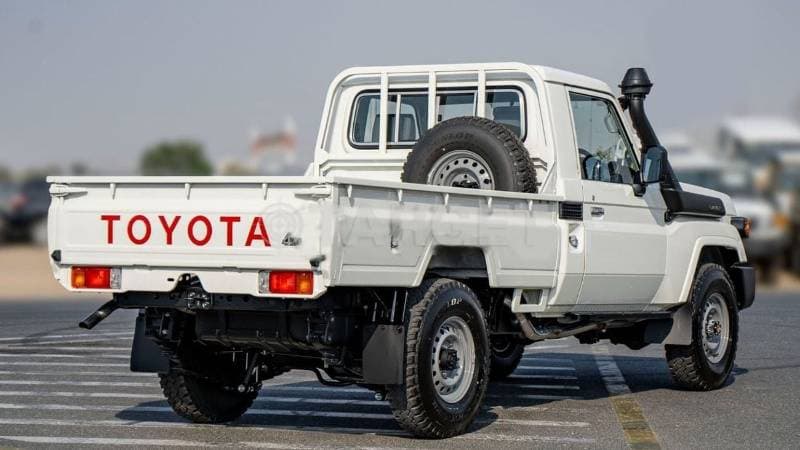 2024 Toyota Land Cruiser Pick Up thumbnail 5