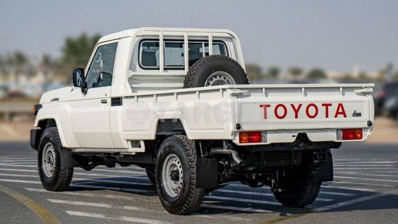 2024 Toyota Land Cruiser Pick Up thumbnail 4