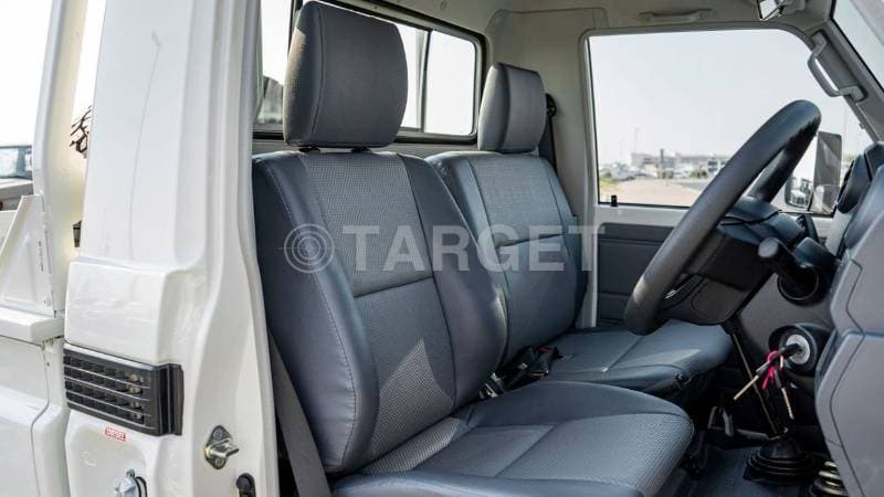 2024 Toyota Land Cruiser Pick Up thumbnail 8
