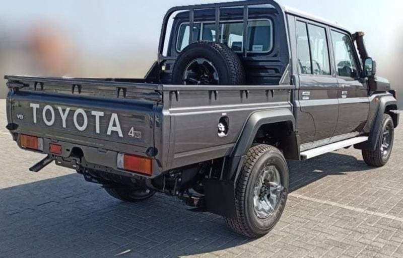2024 Toyota Land Cruiser Pick Up thumbnail 4