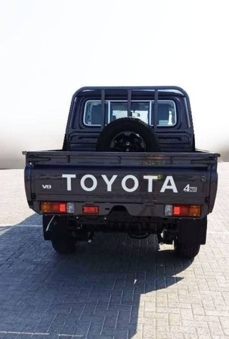 2024 Toyota Land Cruiser Pick Up thumbnail 5