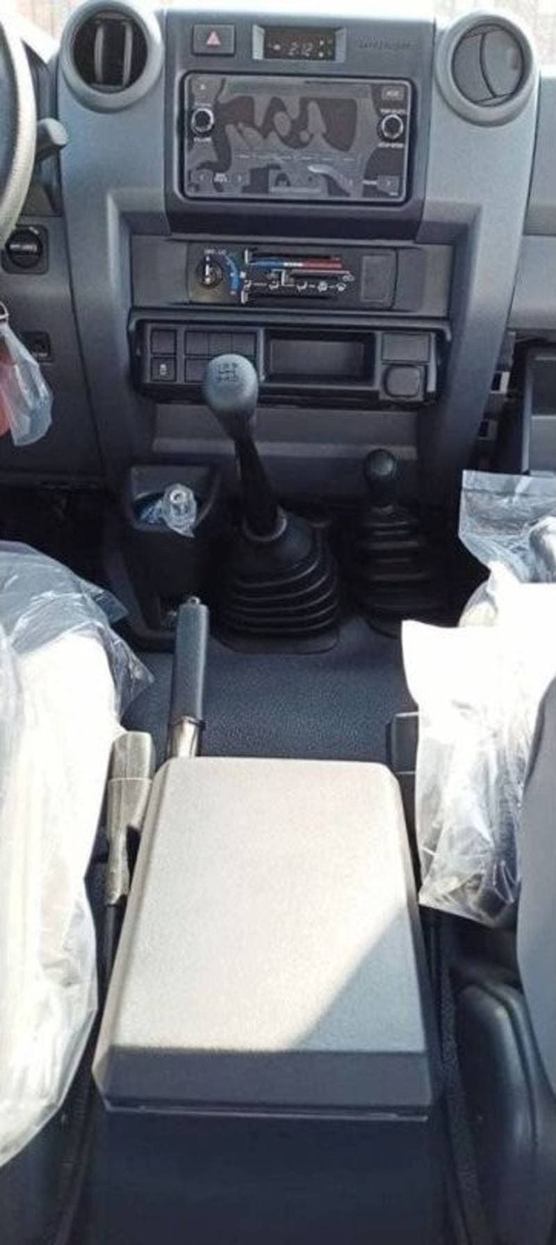 2024 Toyota Land Cruiser Pick Up thumbnail 8