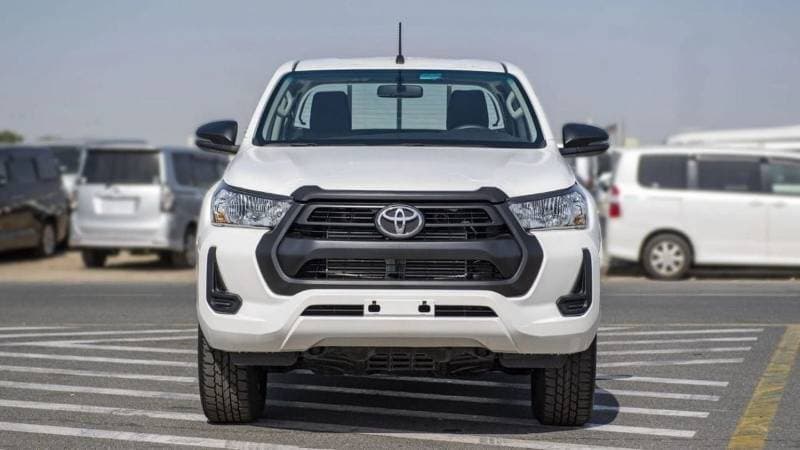 2025 Toyota Hilux GL thumbnail 2