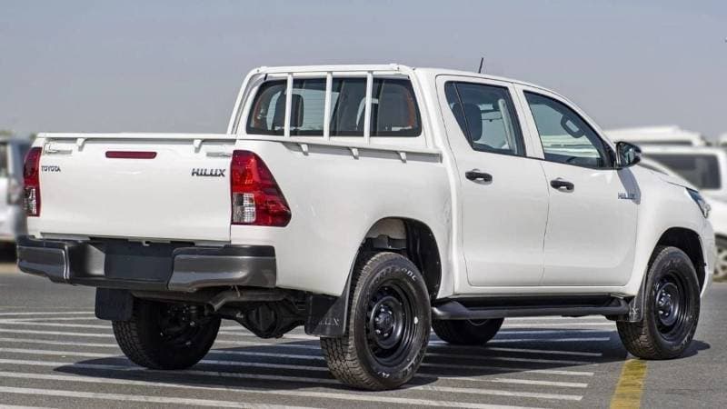 2025 Toyota Hilux GL thumbnail 3