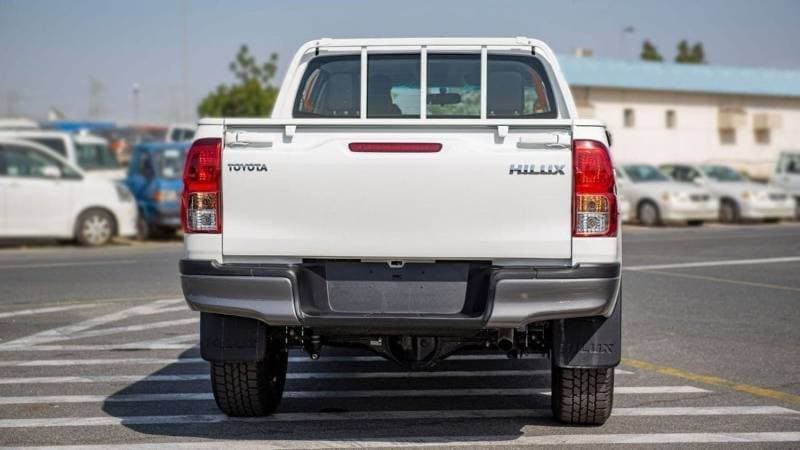 2025 Toyota Hilux GL thumbnail 4