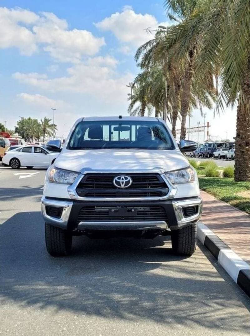 2024 Toyota Hilux GL thumbnail 2
