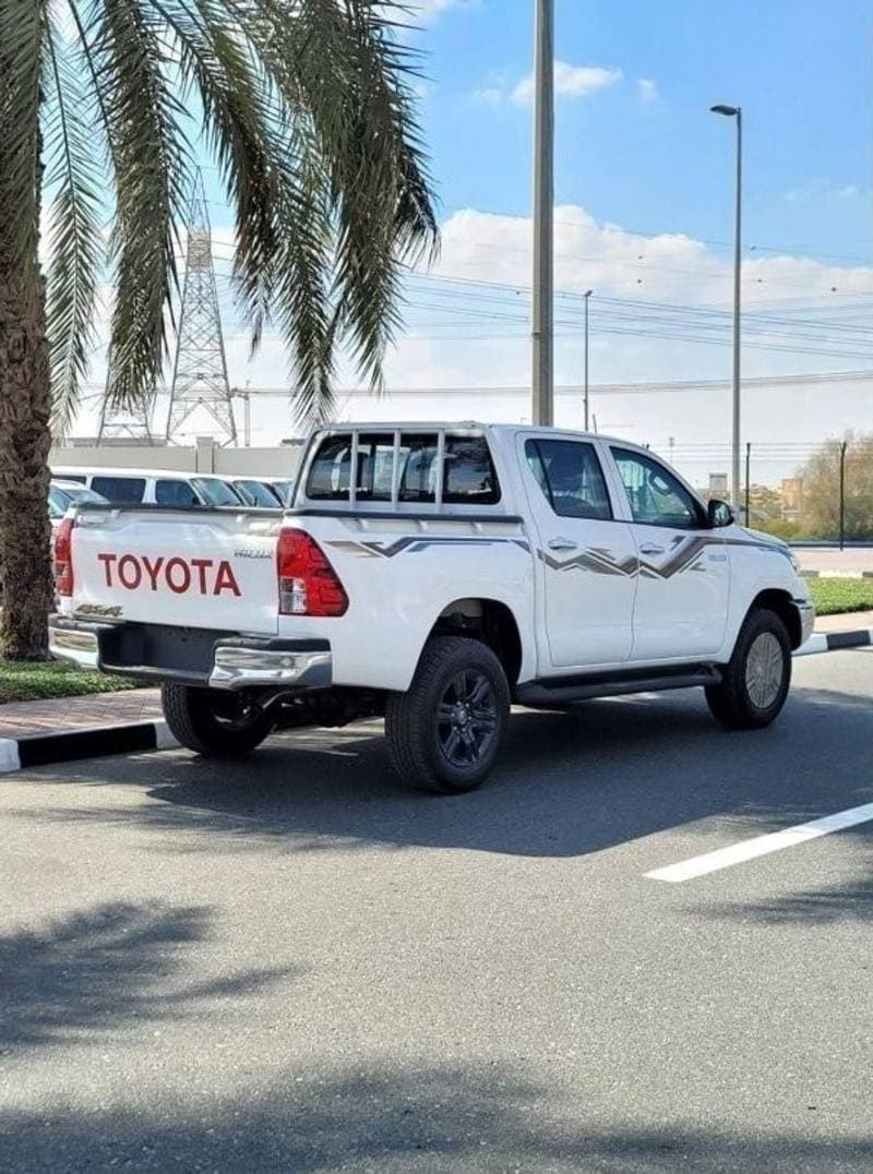 2024 Toyota Hilux GL thumbnail 6