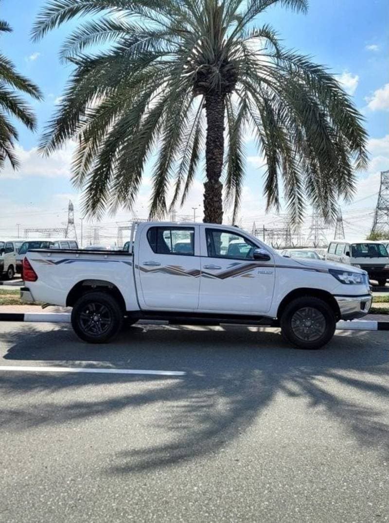 2024 Toyota Hilux GL thumbnail 4