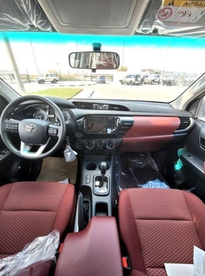 2024 Toyota Hilux GL thumbnail 8