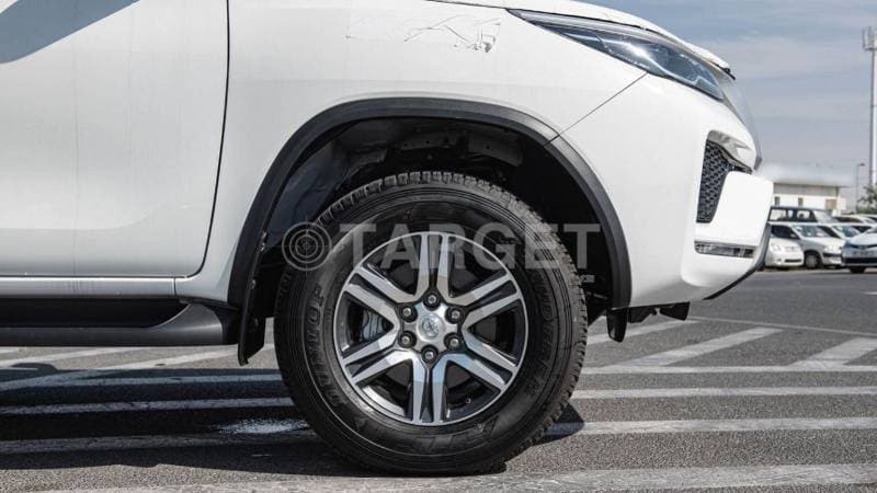 2025 Toyota Fortuner EXR thumbnail 6