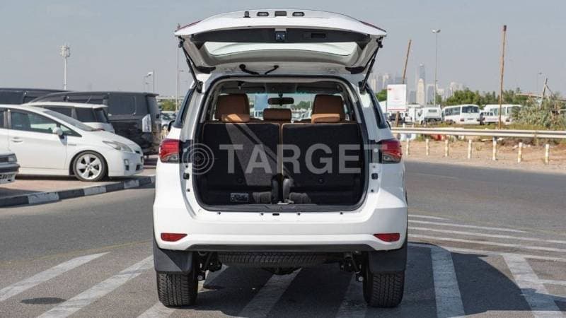 2025 Toyota Fortuner EXR thumbnail 8