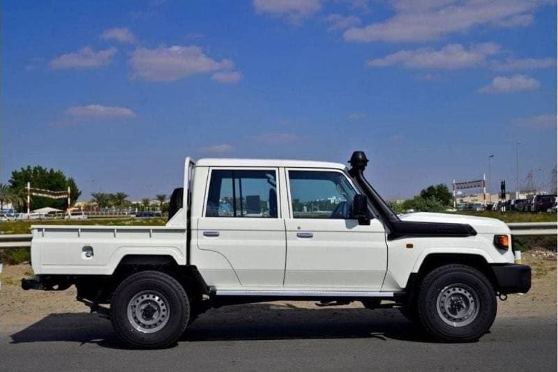 2024 Toyota Land Cruiser Pick Up thumbnail 3